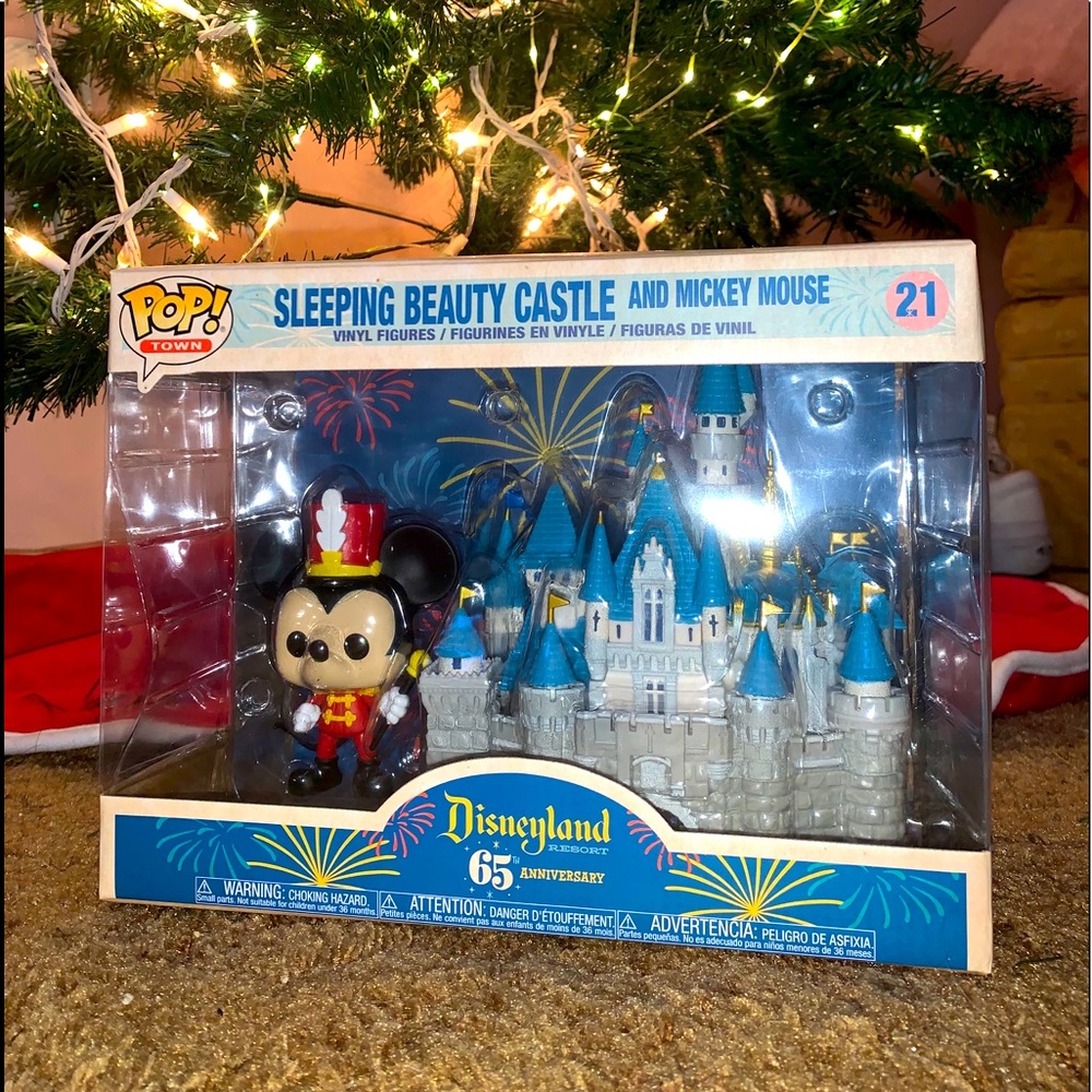 Funko Pop! Sleeping Beauty Castle & Mickey Mouse
